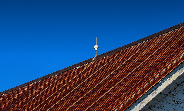 maintaining your metal roof (photo by https://www.flickr.com/photos/clearlyambiguous/)