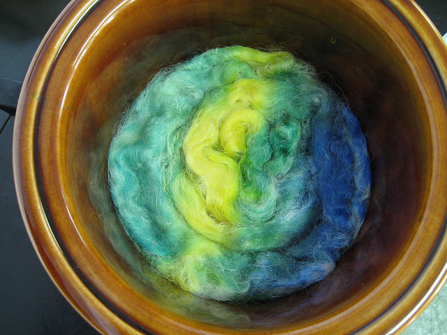 dye yarn in crock pot (photo by https://www.flickr.com/photos/moonrat/)