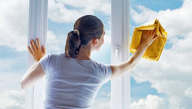 clean windows 39 ways to improve the curb appeal of your home