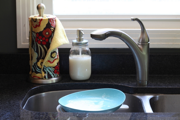 not using enough dish soap ways you're getting house cleaning wrong