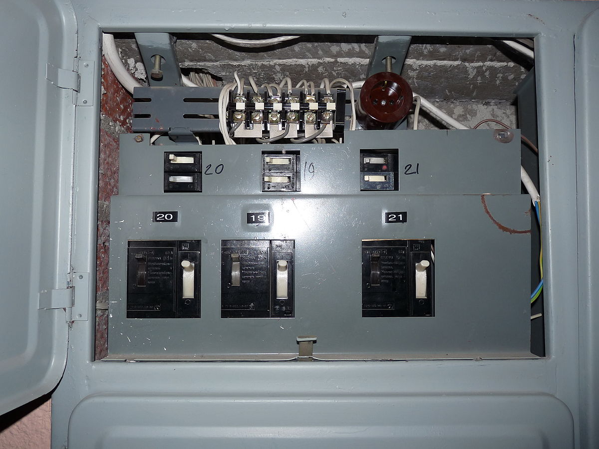 the lifespan of common household appliances and components how long will a breaker box last? Photo by: https://commons.wikimedia.org/wiki/File:Liikuri_16_-_old_circuit_breakers_in_fuse_box.JPG