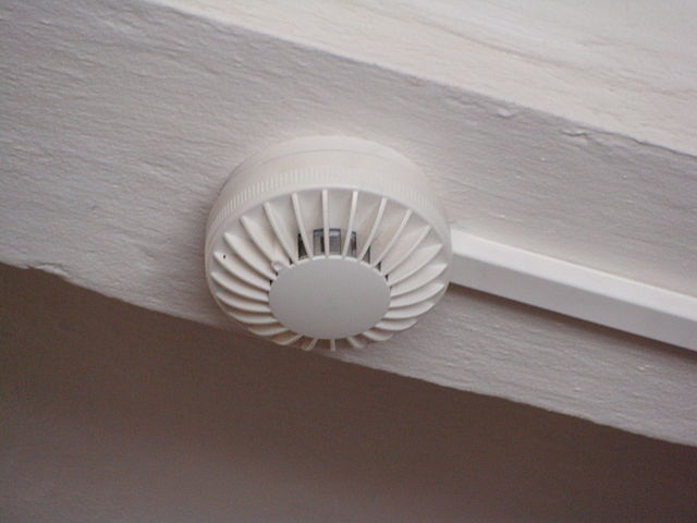 the lifespan of common household appliances and components how long will a smoke detector or carbon monoxide detector last? Photo by: https://commons.wikimedia.org/wiki/File:Smoke_detector,_Russia_(3).JPG