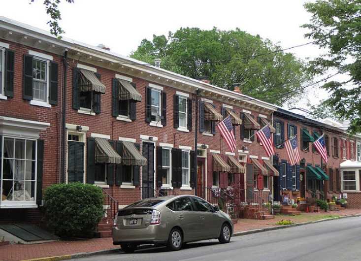 homes on street in Delaware